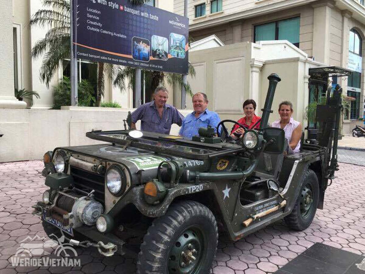 Hanoi city tour with Us army Jeep