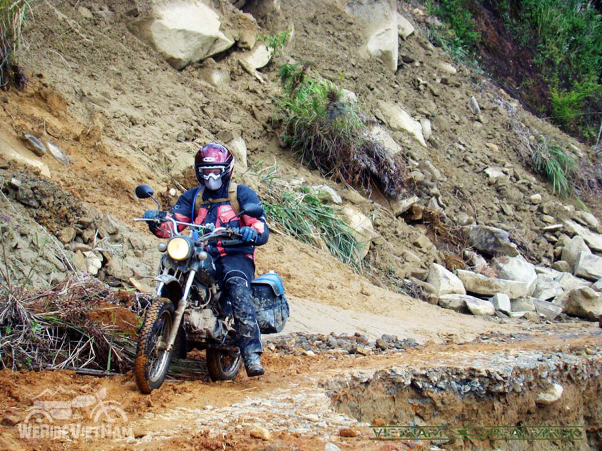 we-ride-vietnam-landslide-driving-motorbike