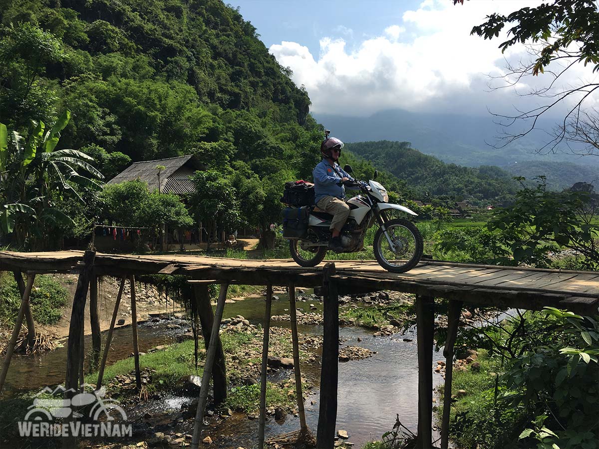 we-ride-vietnam-motorbike-tour-bridge-crosing