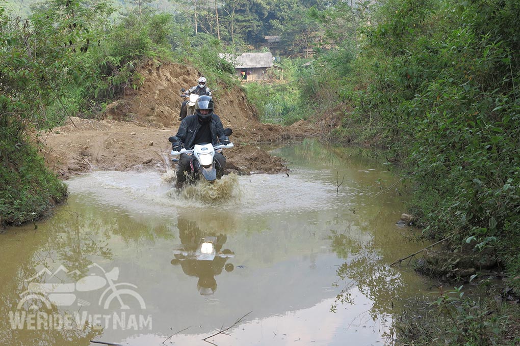 we-ride-vietnam- off-road motorbike tour